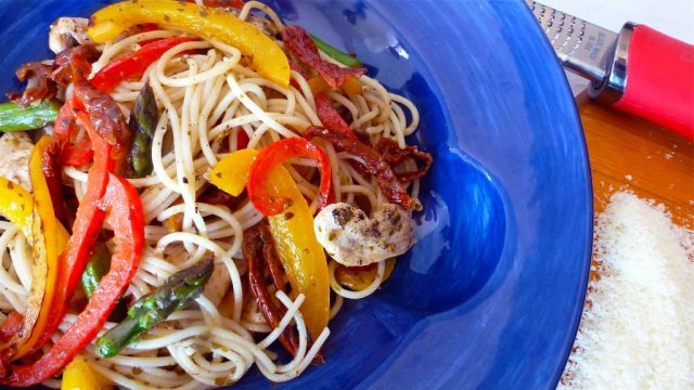 Gluten Free Chicken Pesto Pasta in a blue bowl