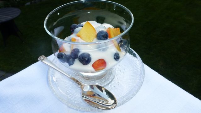 An individual serving of Gluten Free Vanilla Cream topped with fresh fruit.