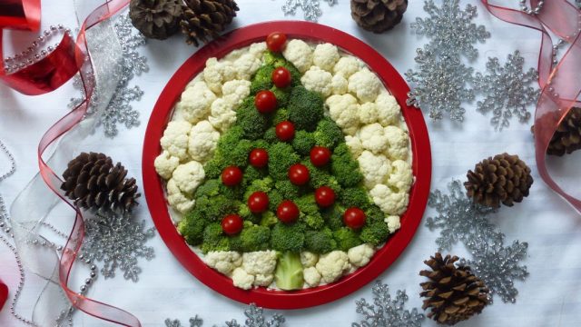 Vegetable and Dip Christmas tree, a simple Holiday Appetizer
