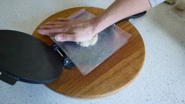 Making corn tortillas from masa harina