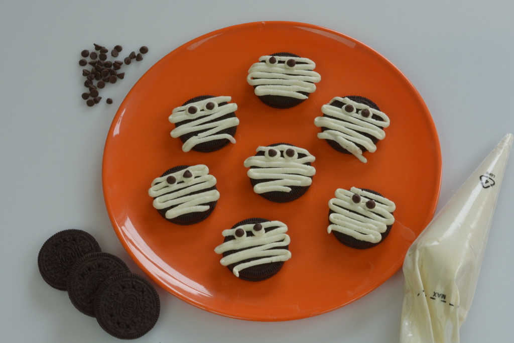 Oreo Mummies, an easy gluten free homemade Halloween treat.