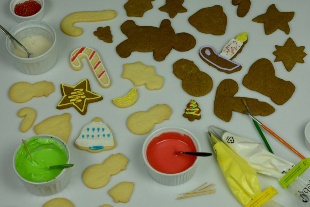 Starting to decorate Christmas cookies.